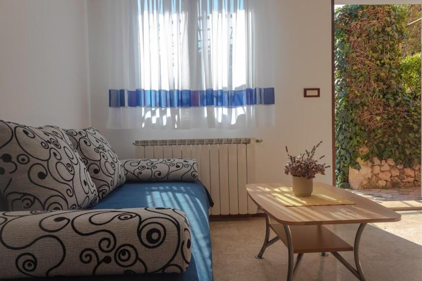 Apartments Ellen บานโจเล ภายนอก รูปภาพ